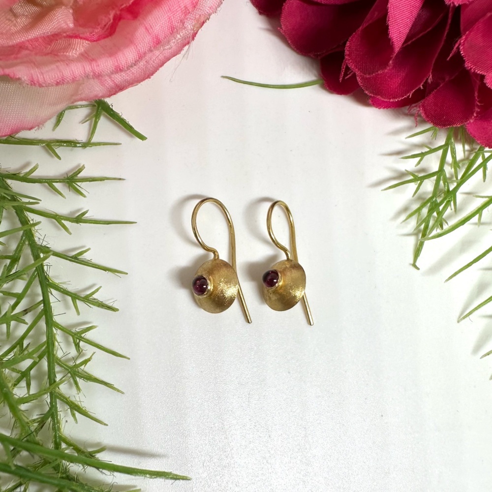 ⚜️Cabochon Brushed Gold Euro Hoop Earrings - Picture 8 of 9